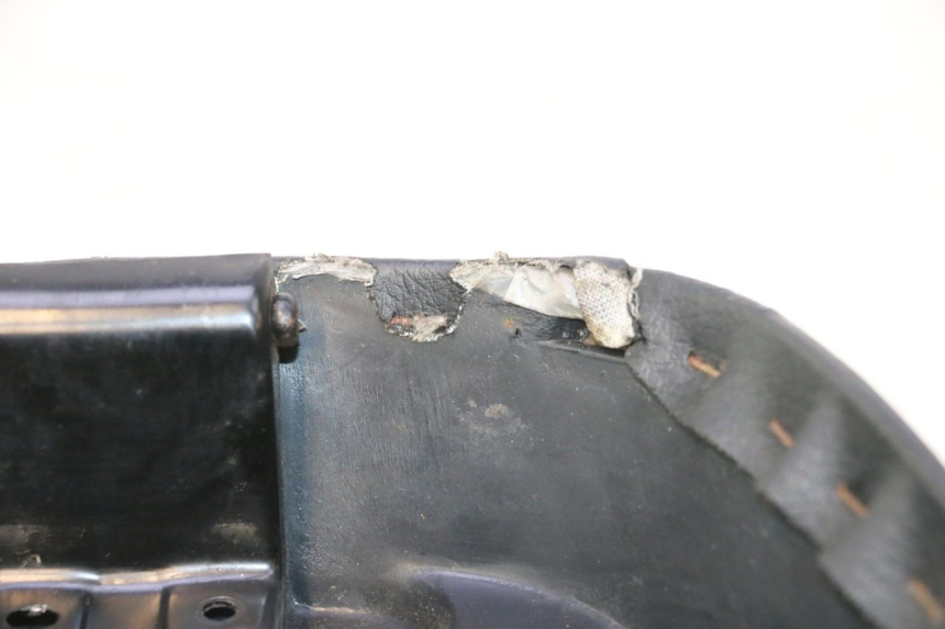 photo de BANCO DIANTEIRO KYMCO AGILITY PREMIUM 50 (2007 - 2010) - Detalhe da peça
