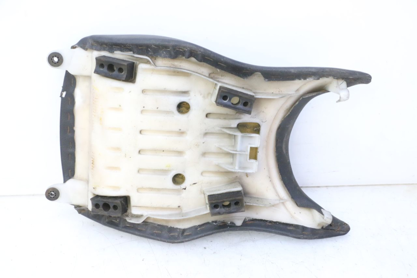 photo de BANCO DIANTEIRO HONDA CBF 125 (2009 - 2015) - Pontos de fixação