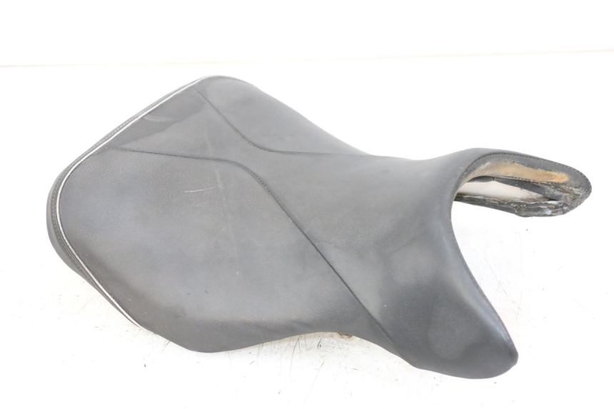 photo de BANCO DIANTEIRO SUZUKI GSR 750 (2011 - 2017) - Pontos de fixação