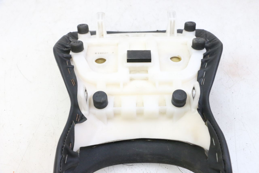 photo de BANCO DIANTEIRO SUZUKI GSR 750 (2011 - 2017) - Zoom do estado de desgaste