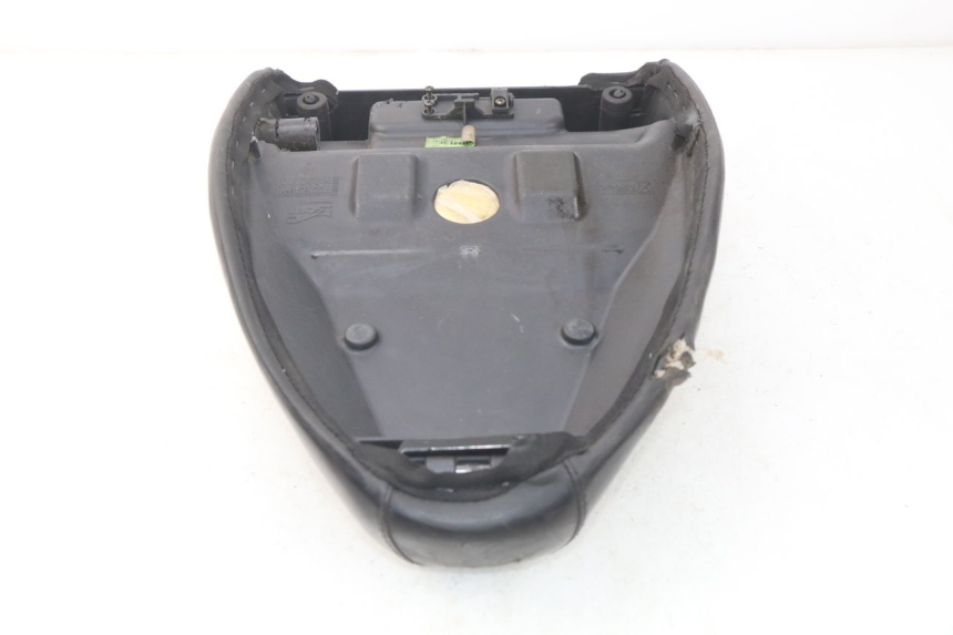 photo de BANCO DIANTEIRO PIAGGIO LIBERTY 4T 50 (2009 - 2015) - Pontos de fixação