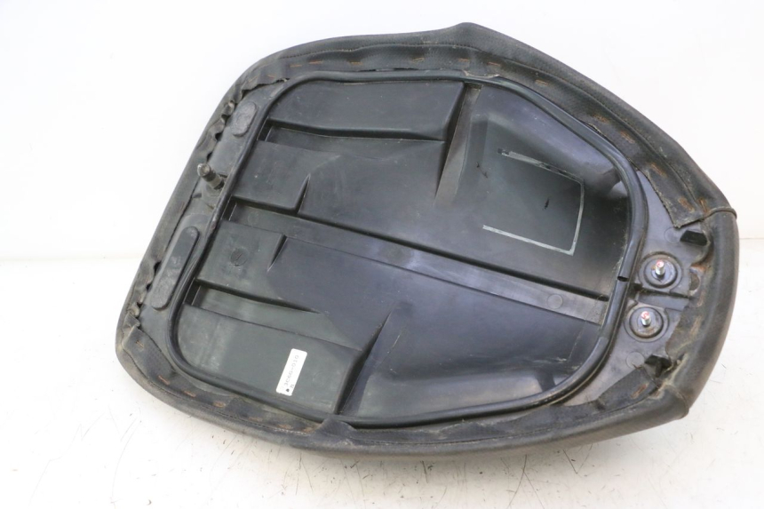 photo de ASSENTO DIANTEIRO MBK NITRO 50 (2004 - 2008) - Detalhe da peça