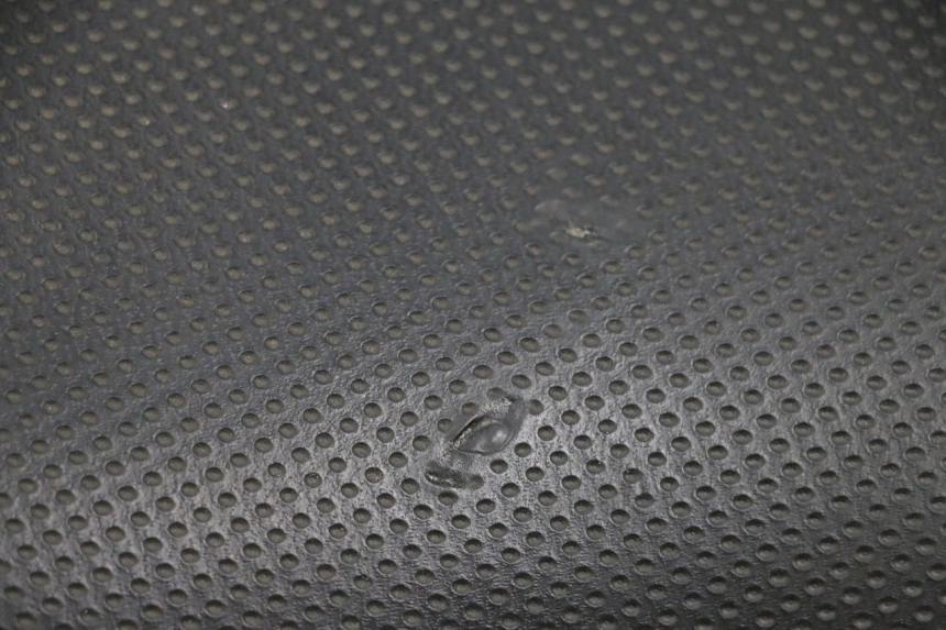 photo de BANCO DIANTEIRO BMW R GS 1250 (2021 - 2024) - Zoom do estado de desgaste
