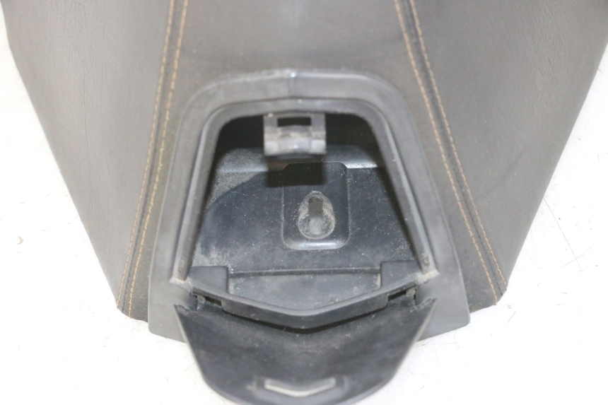 photo de BANCO DIANTEIRO PEUGEOT SATELIS COMPRESSOR K15 125 (2006 - 2009) - Vista de perto