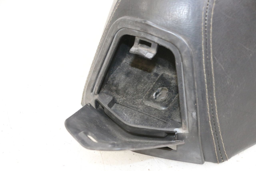 photo de BANCO DIANTEIRO PEUGEOT SATELIS 125 (2010 - 2012) - Detalhe da peça