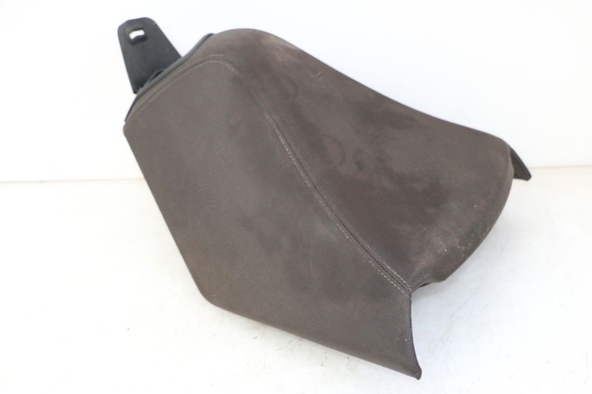 photo de BANCO DIANTEIRO PEUGEOT SATELIS 125 (2006 - 2009) - Pontos de fixação