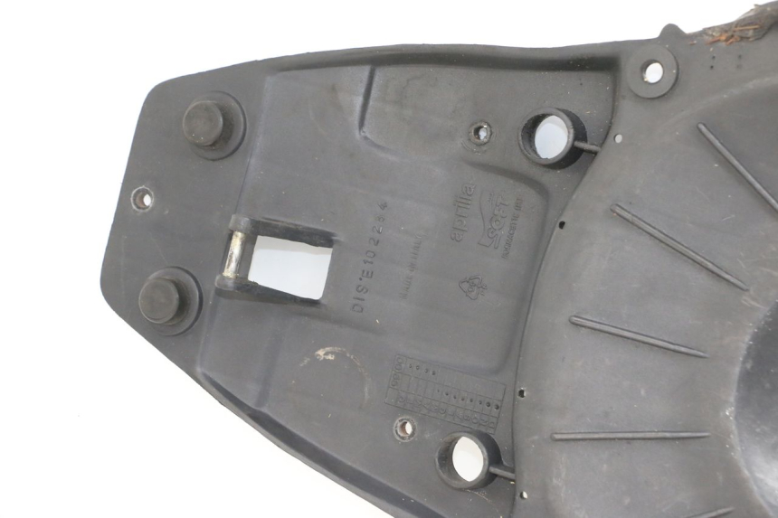 photo de BANCO DIANTEIRO APRILIA SR CARB LC 2T 50 (2004 - 2012) - Pontos de fixação