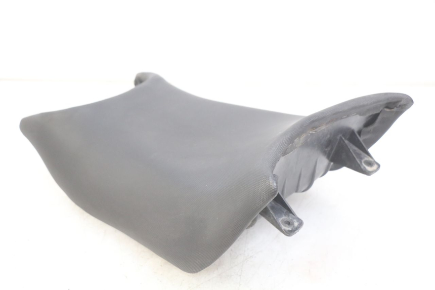photo de BANCO DIANTEIRO SYM WOLF SB 125 (2011 - 2018) - Pontos de fixação