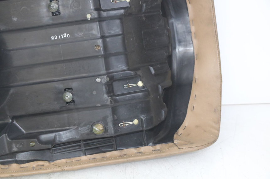 photo de BANCO DIANTEIRO YAMAHA YP MAJESTY 400 (2004 - 2008) - Detalhes característicos