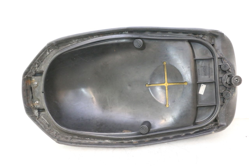 photo de BANCO DIANTEIRO YAMAHA YP MAJESTY 125 (1998 - 2001) - Pontos de fixação