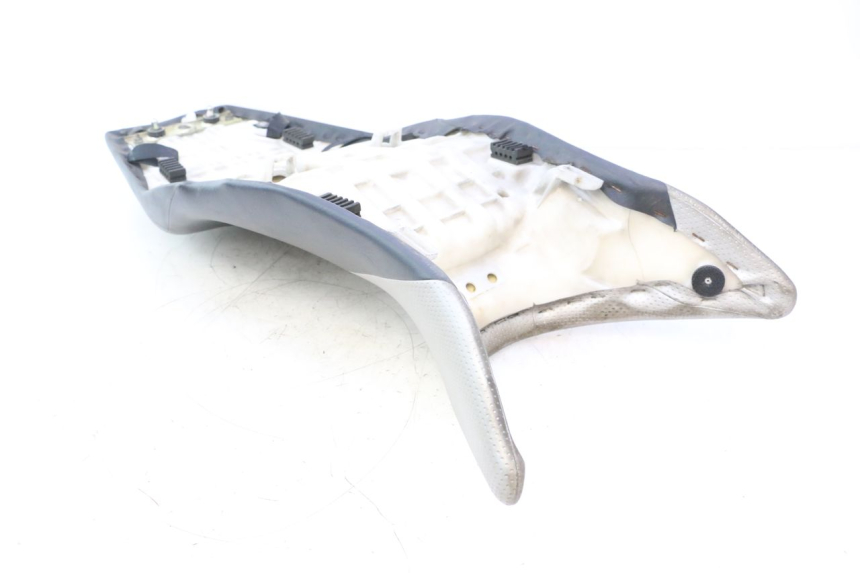 photo de SELIM SUZUKI GSR 600 (2005 - 2012) - Pontos de fixação
