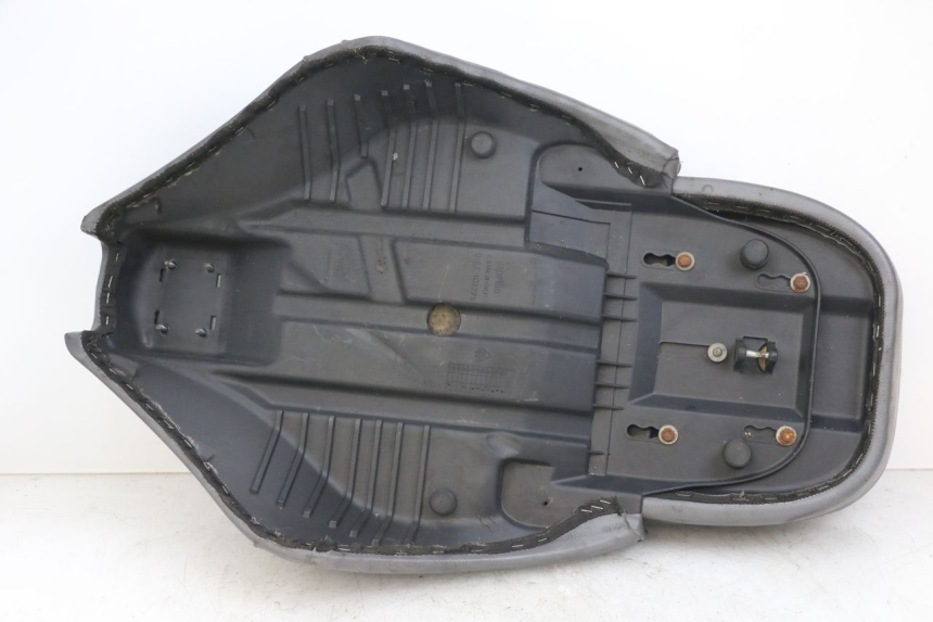 photo de SELIM APRILIA SCARABEO GT 125 (1999 - 2007) - Pontos de fixação