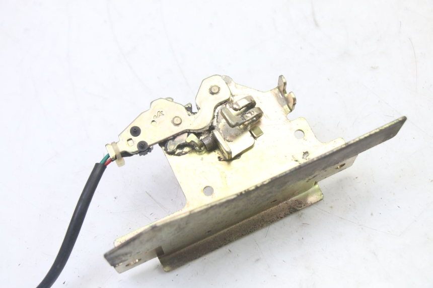 photo de FECHADURA DO BANCO KYMCO DINK STREET 125 (2009 - 2014) - Detalhe da peça