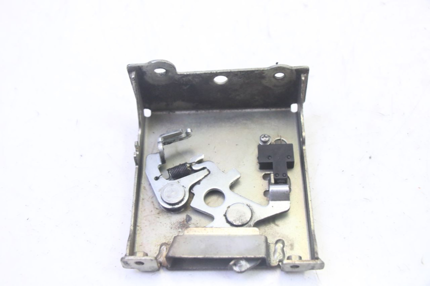 photo de FECHADURA DO BANCO HONDA FES S-WING SWING ABS 125 (2007 - 2015) - Detalhe da peça