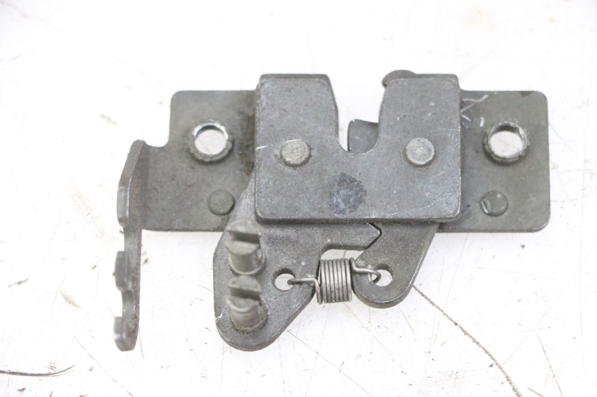 photo de FECHADURA DO BANCO PIAGGIO MP3 LT 300 (2010 - 2016) - Detalhe da peça
