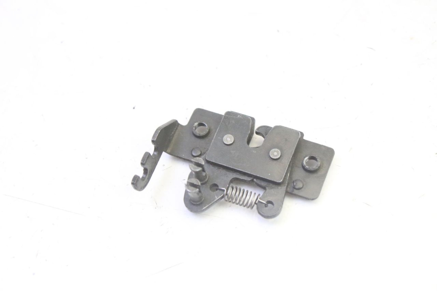photo de FECHADURA DO BANCO PIAGGIO MP3 LT 300 (2010 - 2016) - Detalhe da peça