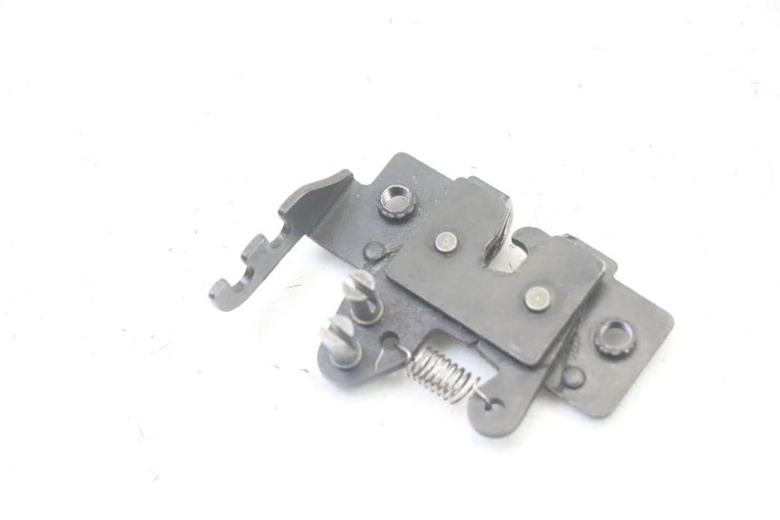photo de FECHADURA DO BANCO PIAGGIO MP3 500 (2011 - 2015) - Detalhe da peça