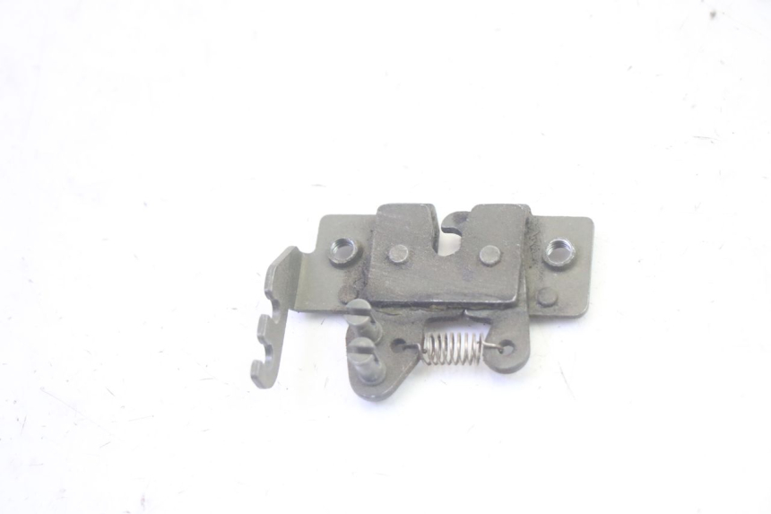 photo de FECHADURA DO BANCO PIAGGIO MP3 RL 250 (2006 - 2010) - Detalhe da peça