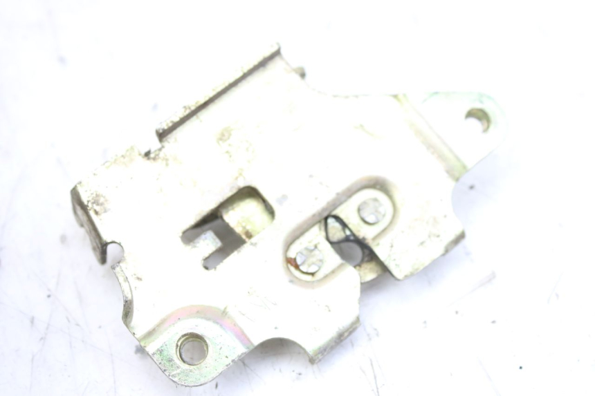 photo de FECHADURA DO BANCO SYM ORBIT 2 4T 50 (2008 - 2017) - Detalhe da peça