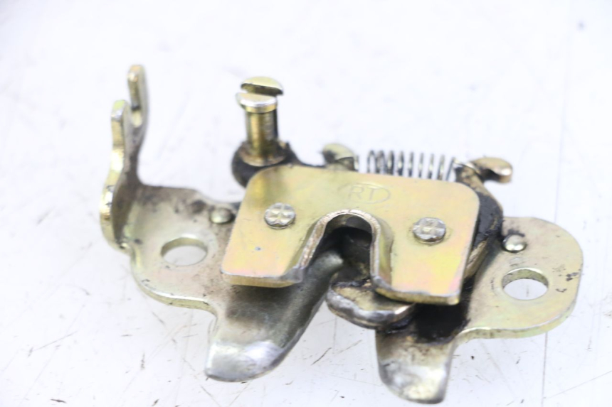 photo de FECHADURA DO BANCO PEUGEOT KISBEE 2T 50 (2010 - 2017) - Detalhe da peça