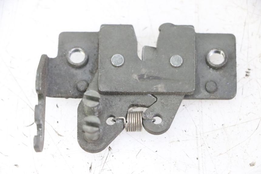 photo de FECHADURA DO BANCO PIAGGIO MP3 LT 400 (2007 - 2012) - Detalhe da peça