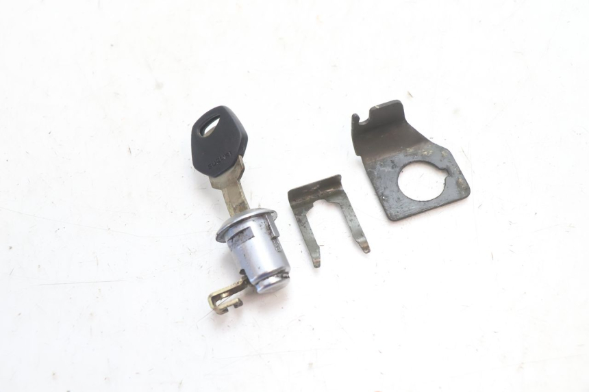 photo de FECHADURA DO ASSENTO SUZUKI SV S 650 (2003 - 2009) - Ampliação técnica