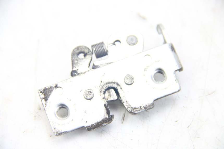 photo de FECHADURA DO BANCO YAMAHA XMAX X-MAX 125 (2006 - 2009) - Detalhe da peça
