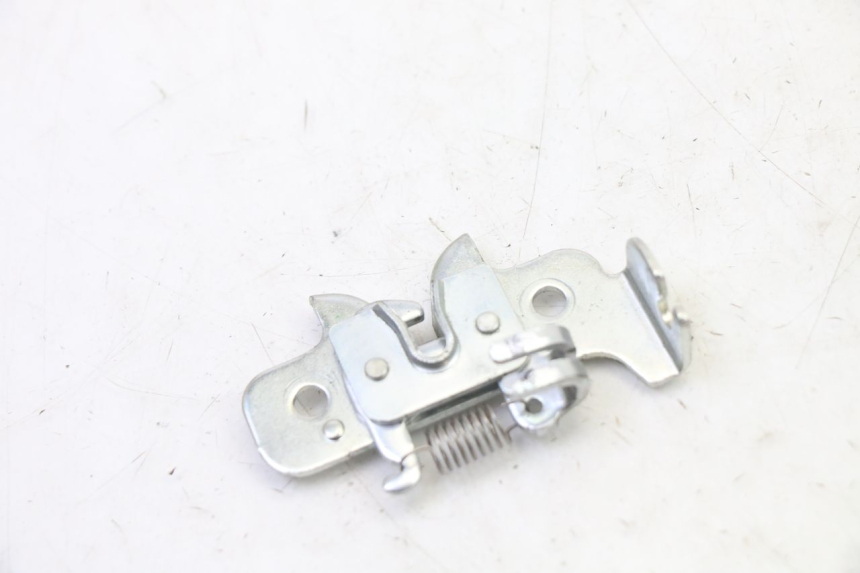 photo de FECHADURA DO BANCO YAMAHA XMAX X-MAX 125 (2021 - 2025) - Detalhe da peça