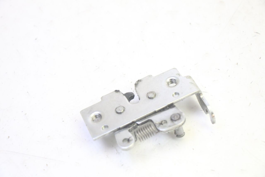 photo de FECHADURA DO BANCO YAMAHA XMAX X-MAX 125 (2006 - 2009) - Outro ângulo de visão