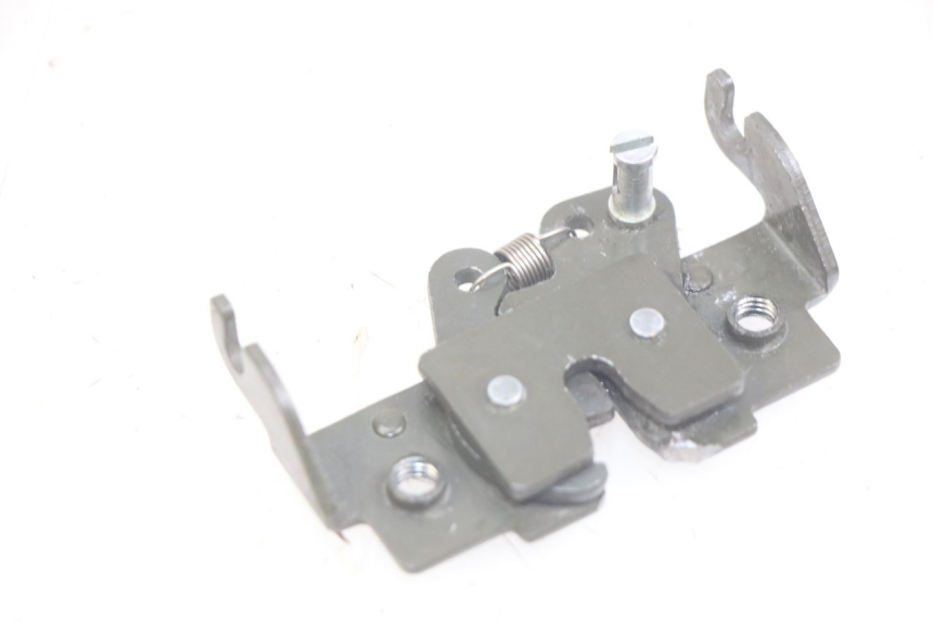photo de FECHADURA DO BANCO PIAGGIO X8 125 (2004 - 2007) - Detalhe da peça