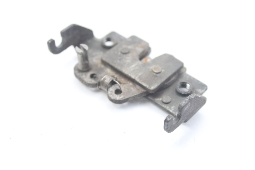 photo de FECHADURA DO BANCO PIAGGIO X9 EVOLUTION 500 (2003 - 2005) - Detalhe da peça