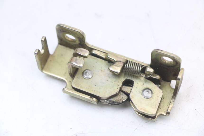 photo de FECHADURA DO BANCO KYMCO AGILITY RS 4T 50 (2009 - 2013) - Detalhe da peça