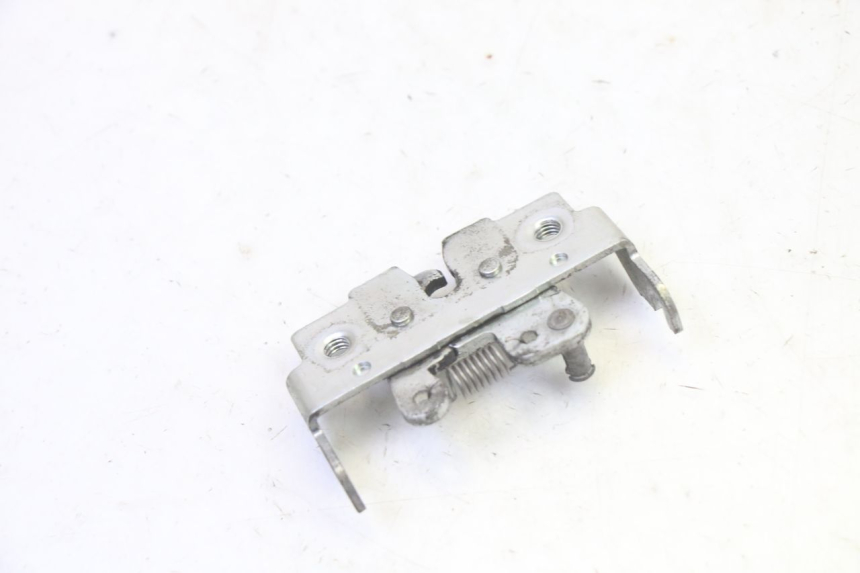 photo de FECHO DO BANCO SUZUKI BURGMAN 125 (2007 - 2014) - Outro ângulo de visão