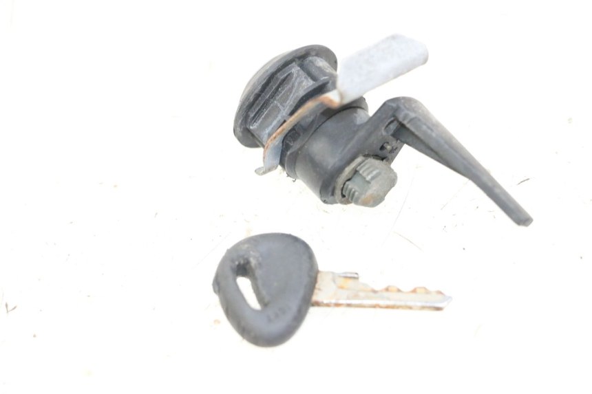 photo de FECHADURA DO BANCO PEUGEOT BUXY 50 (1993 - 1998) - Zoom do estado de desgaste