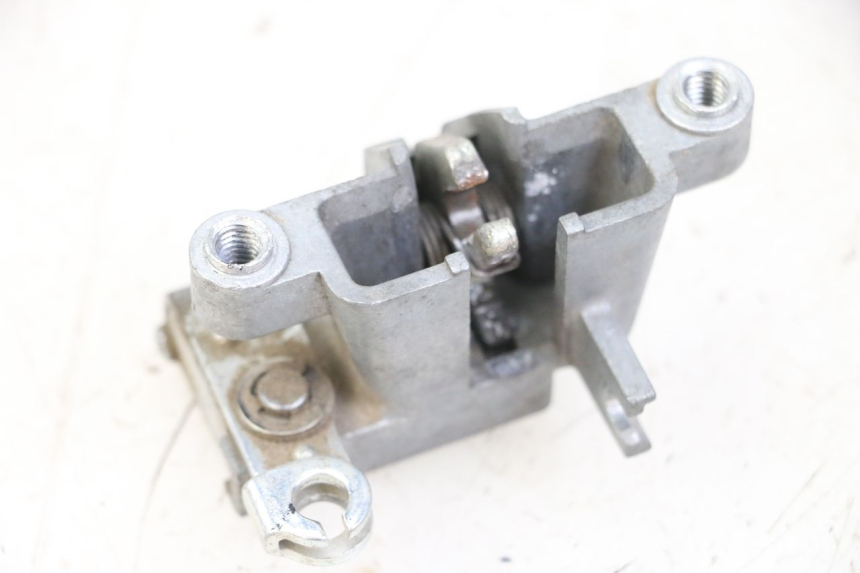 photo de FECHADURA DO BANCO YAMAHA BW'S BWS 125 (2010 - 2013) - Zoom do estado de desgaste