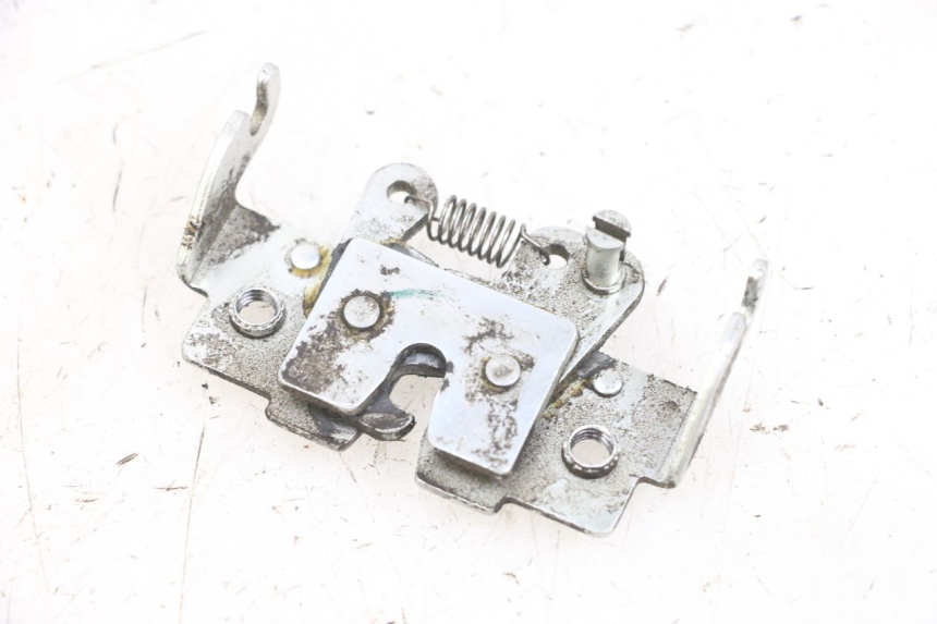 photo de FECHO DO BANCO YAMAHA BW'S EASY 50 (2013 - 2016) - Detalhe da peça