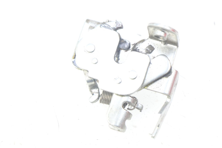 photo de FECHADURA DO BANCO YAMAHA D'ELIGHT DELIGHT 115 (2013 - 2017) - Zoom do estado de desgaste