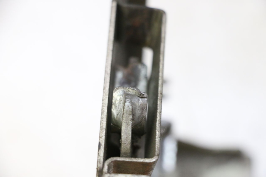 photo de FECHADURA DO BANCO HONDA FES S-WING SWING ABS 125 (2007 - 2015) - Zoom do estado de desgaste