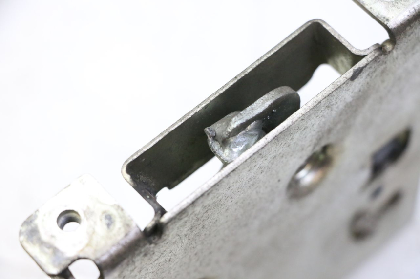 photo de FECHADURA DO BANCO HONDA FES S-WING SWING ABS 125 (2007 - 2015) - Ampliação técnica
