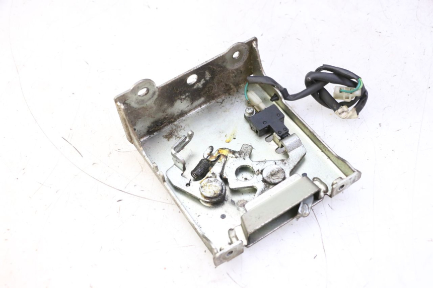 photo de FECHADURA DO BANCO HONDA FES S-WING SWING ABS 125 (2007 - 2015) - Pontos de fixação