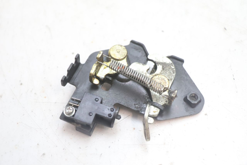 photo de FECHADURA DO ASSENTO HONDA FJS SILVER WING SILVERWING 400 (2005 - 2008) - Zoom do estado de desgaste