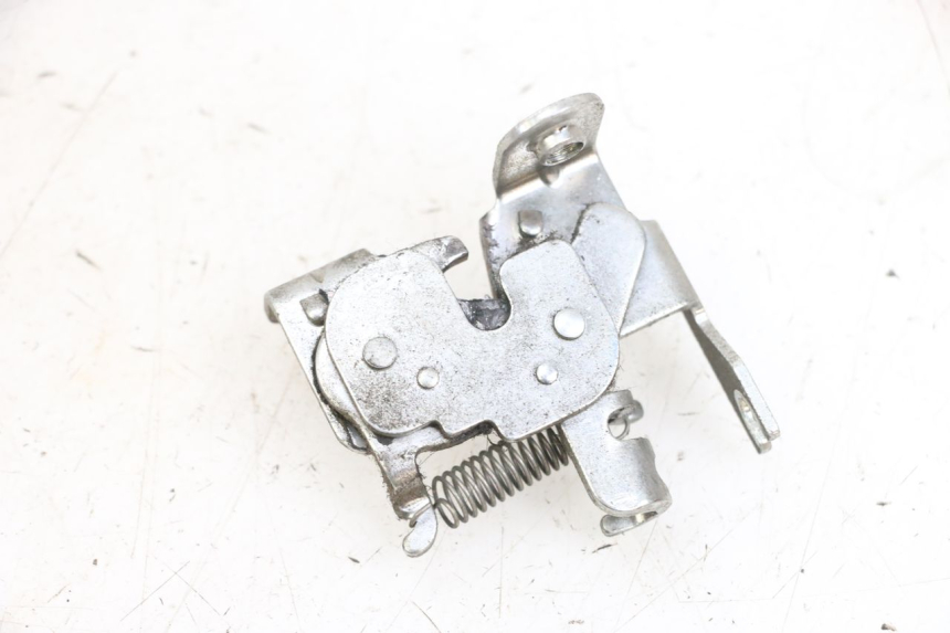 photo de FECHO DO BANCO MBK FLIPPER 115 (2013 - 2017) - Detalhe da peça