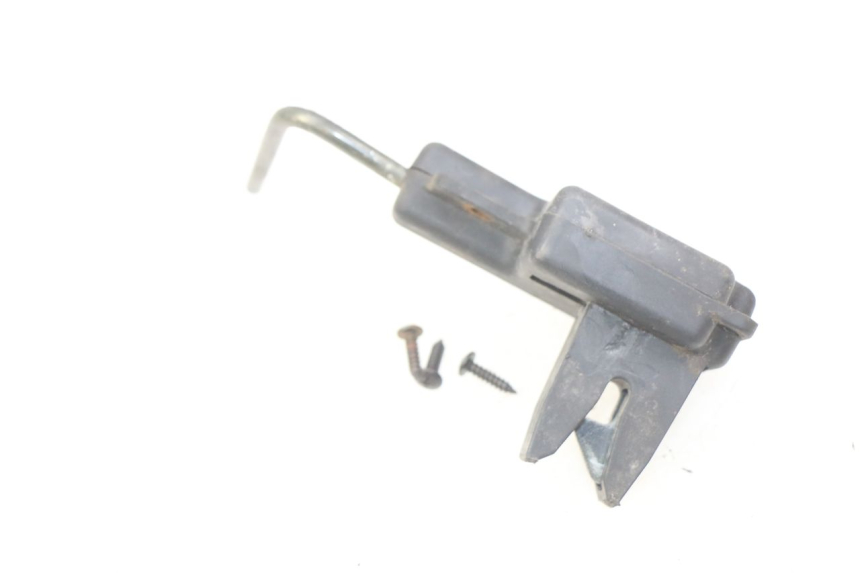 photo de FECHADURA DO BANCO PIAGGIO FLY 2T 50 (2004 - 2017) - Zoom do estado de desgaste