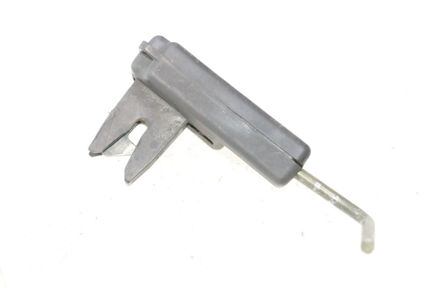 photo de FECHADURA DO BANCO PIAGGIO FLY 2T 50 (2004 - 2017) - Outro ângulo de visão