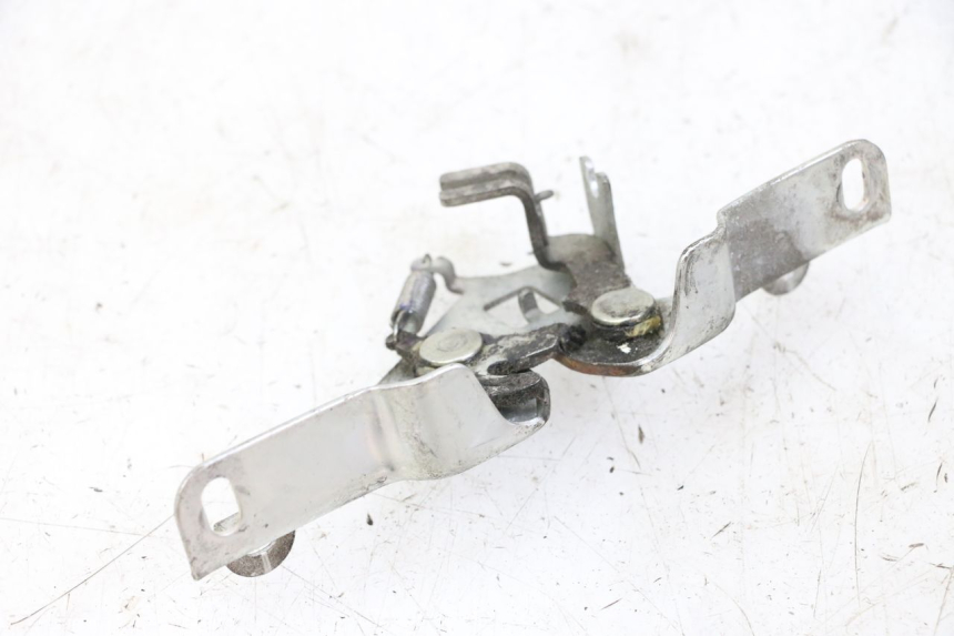 photo de FECHADURA DO BANCO HONDA FORZA ABS 300 (2013 - 2017) - Outro ângulo de visão