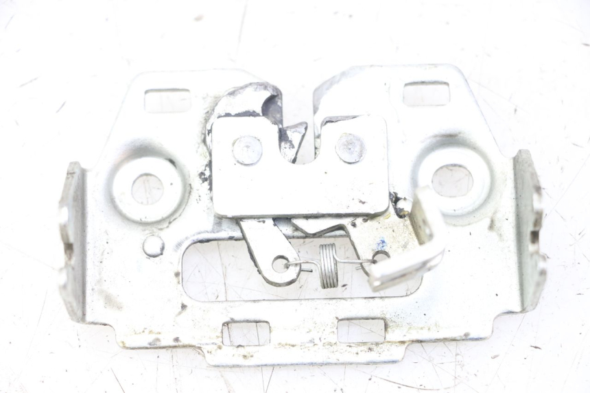 photo de FECHADURA DO BANCO HONDA FORZA 125 (2021 - 2025) - Detalhe da peça