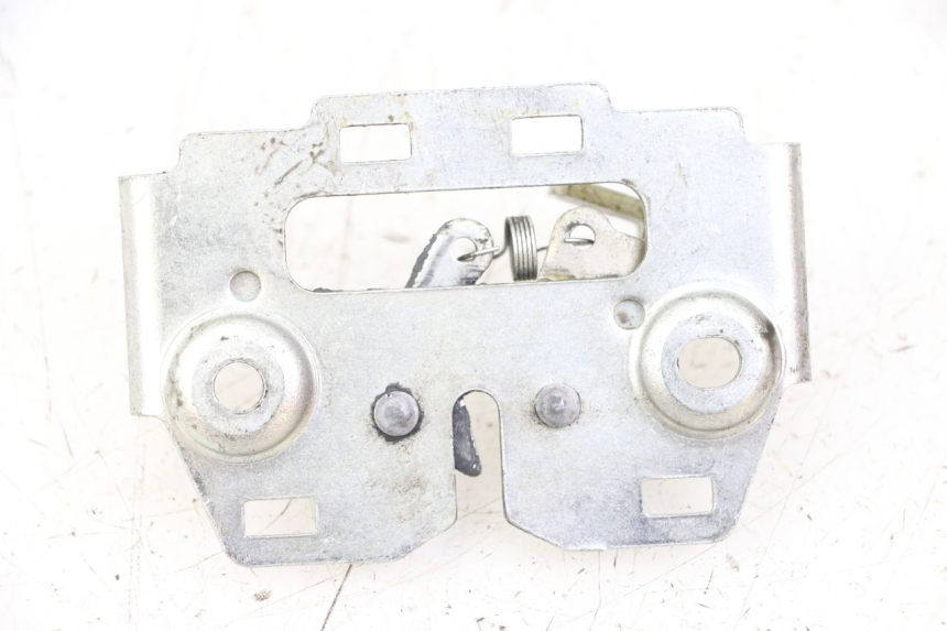 photo de FECHADURA DO BANCO HONDA FORZA 125 (2021 - 2025) - Zoom do estado de desgaste