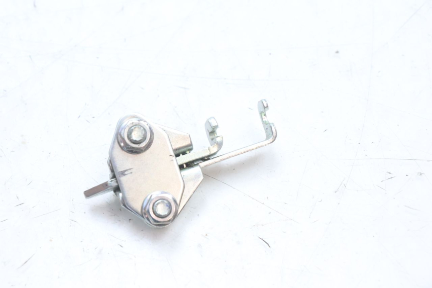 photo de FECHADURA DO BANCO YAMAHA FZ8 800 (2010 - 2016) - Zoom do estado de desgaste