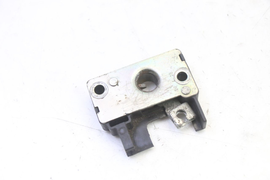photo de FECHADURA DO BANCO BMW G310 R 310 (2016 - 2020) - Detalhe da peça