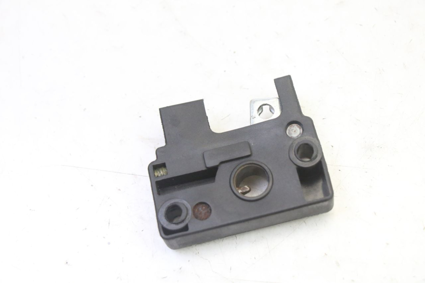 photo de FECHADURA DO BANCO BMW G310 R 310 (2016 - 2020) - Zoom do estado de desgaste